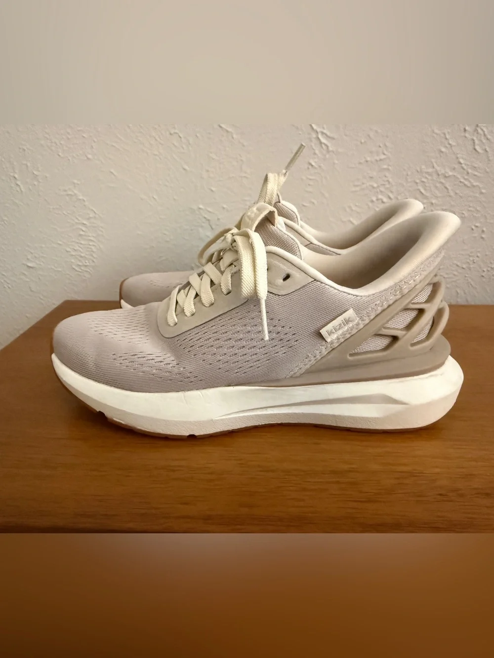 Kizik Athena 2 women’s size 6.5 $139.95 NEW